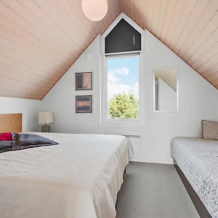 2 Bedroom Lovely In Сasa de vacaciones *